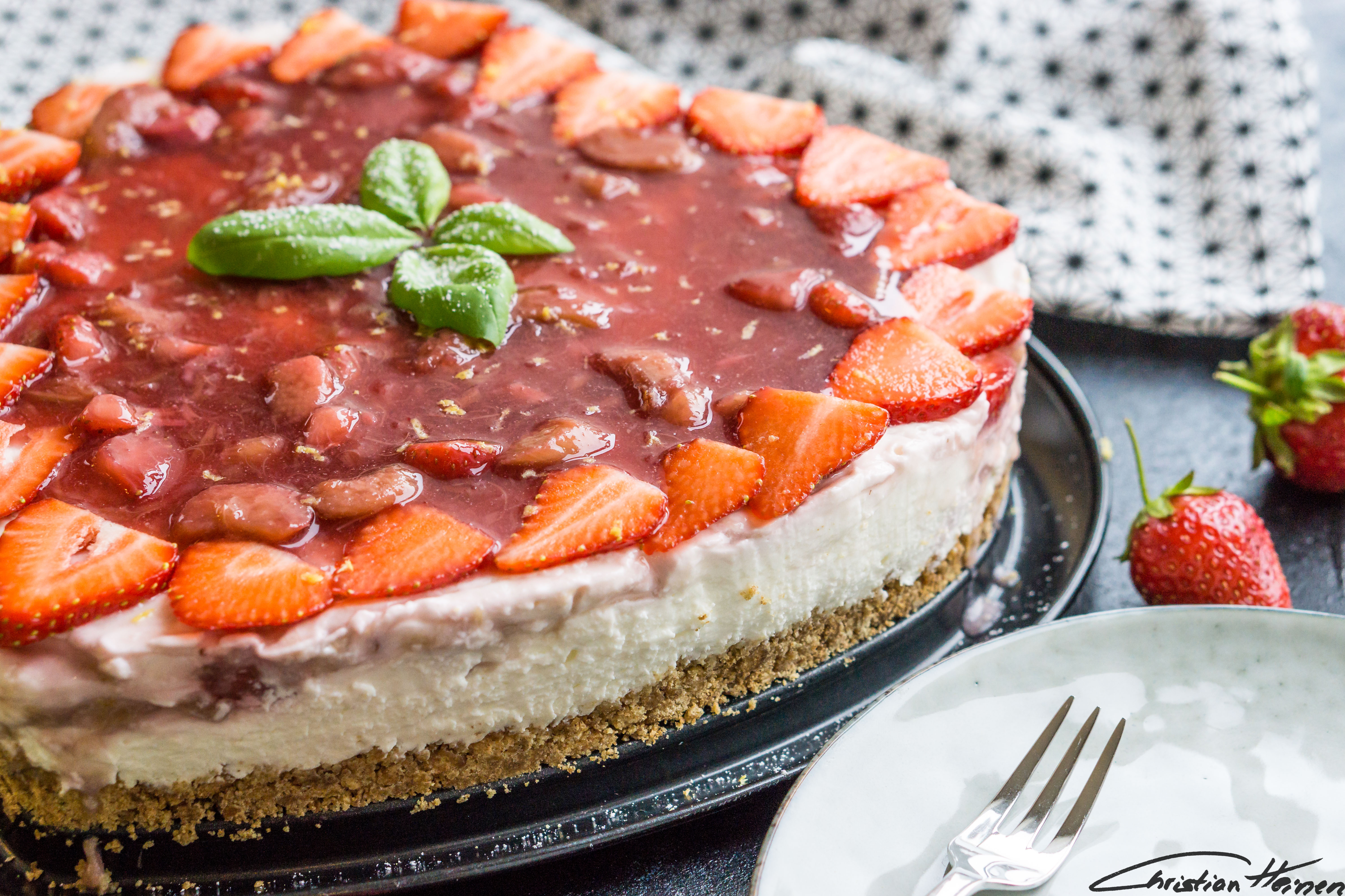 Frischer Erdbeer Rhabarber nobake Cheesecake – HerdmitHerz