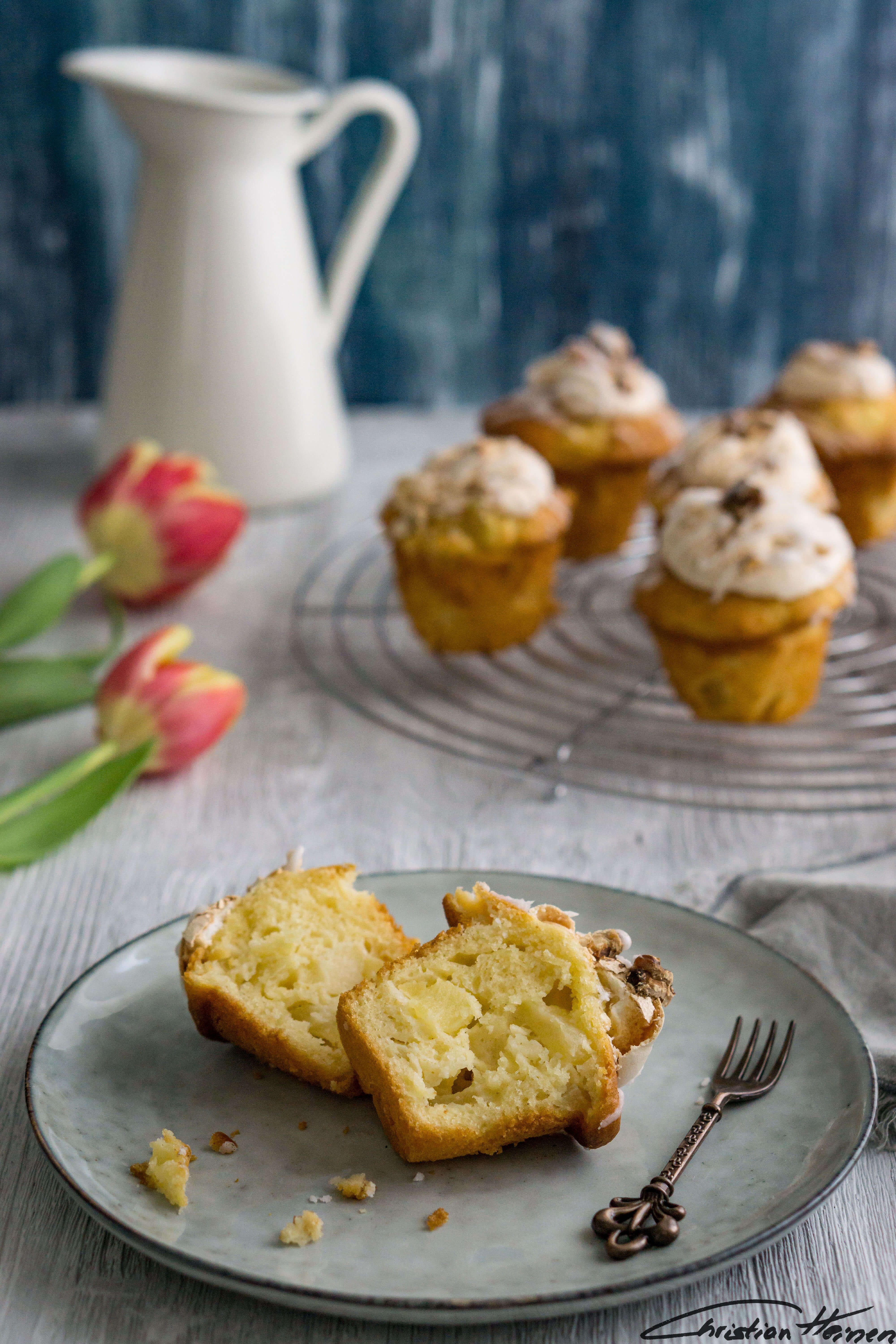 Locker luftige Apfel Vanille Muffins mit Walnuss Baiser Topping ...