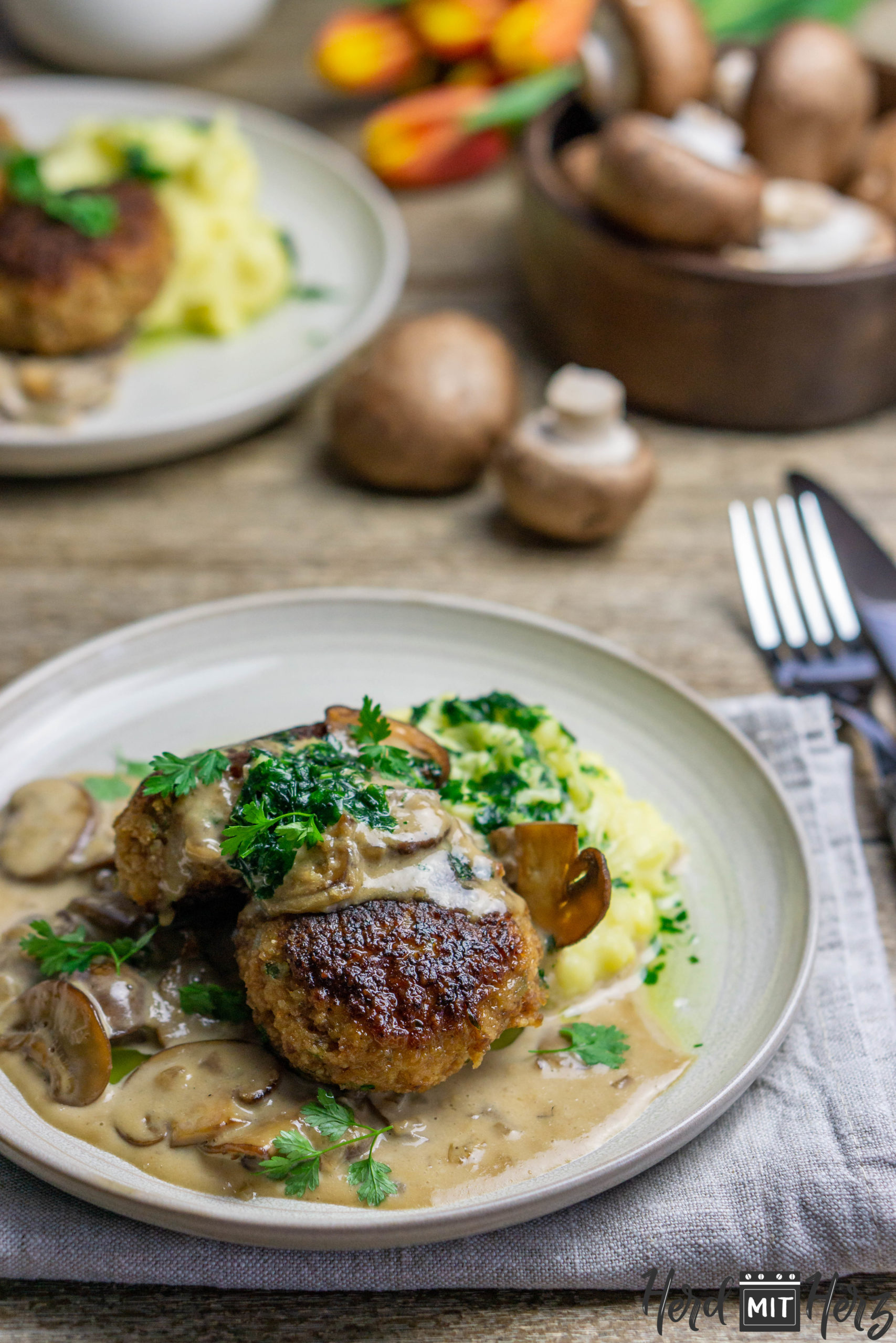 Frikadellen mit Pilzrahm und Katoffelpüree mit Kräuteröl – HerdmitHerz