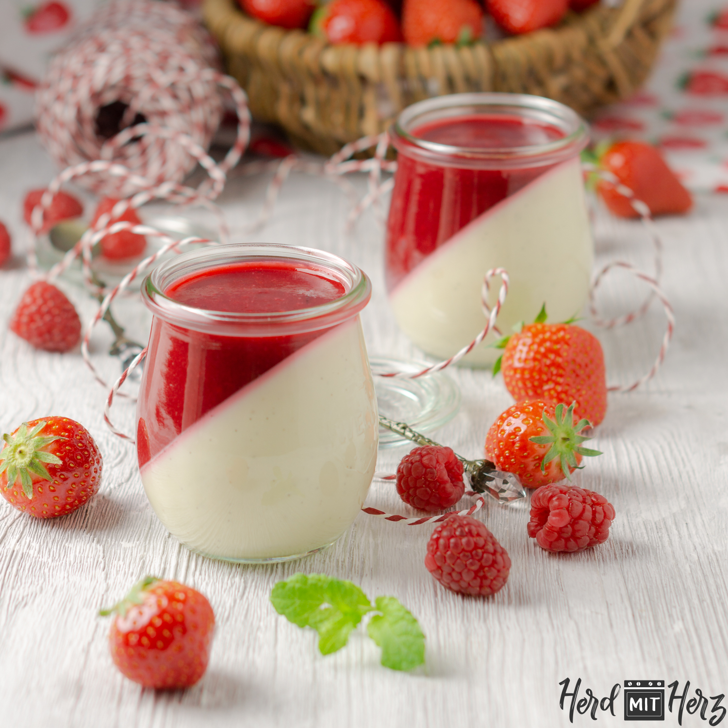 Erdbeer Panna Cotta – HerdmitHerz